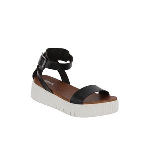 MIA Platform Sandal - Black